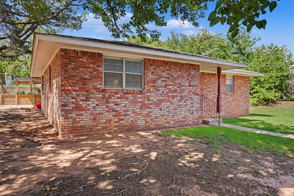 111 W Cedar Avenue Property Photo 3