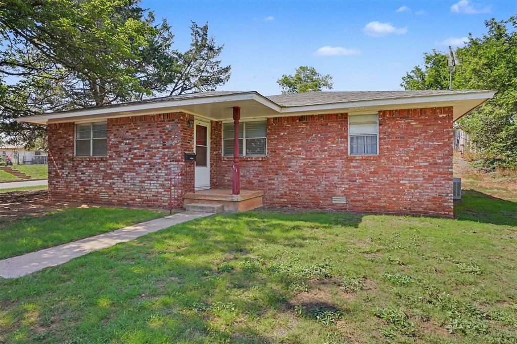 111 W Cedar Avenue Property Photo 4
