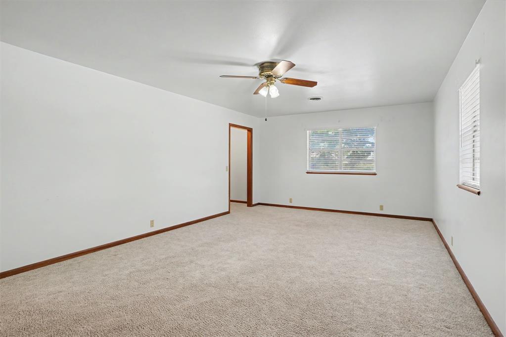 111 W Cedar Avenue Property Photo 6