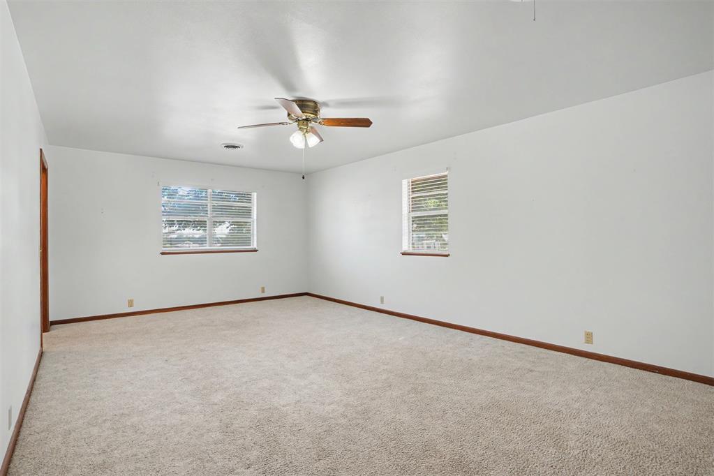 111 W Cedar Avenue Property Photo 8