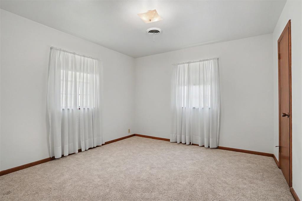 111 W Cedar Avenue Property Photo 24