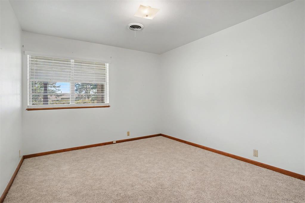 111 W Cedar Avenue Property Photo 28