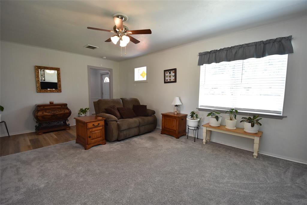 1612 Foster Avenue Property Photo 4