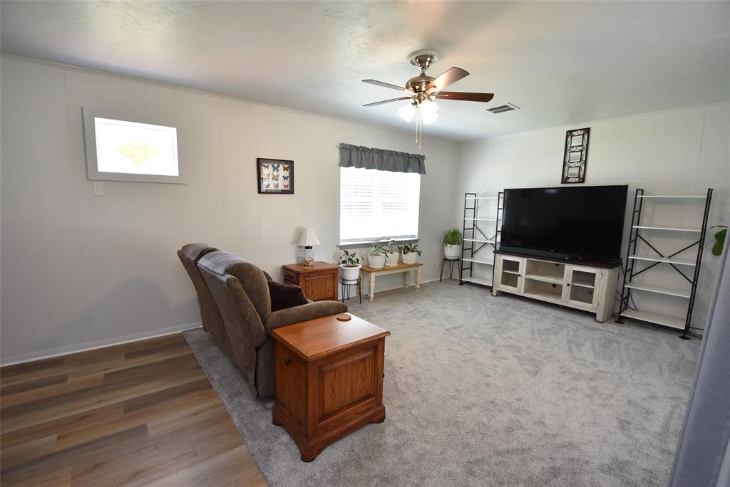 1612 Foster Avenue Property Photo 6