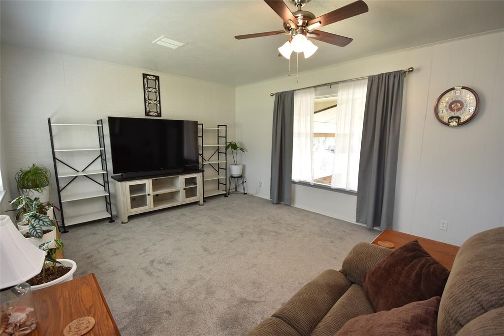 1612 Foster Avenue Property Photo 7