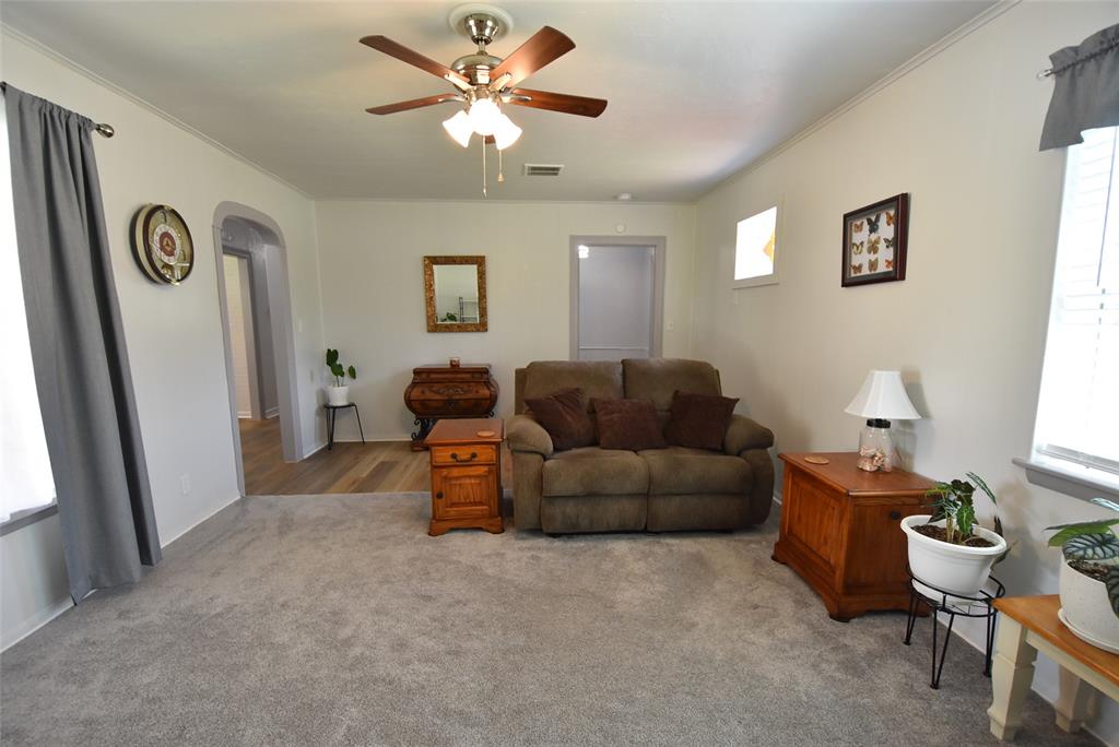 1612 Foster Avenue Property Photo 8