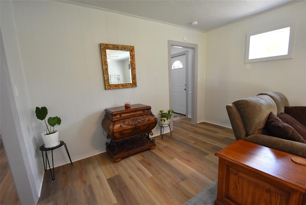 1612 Foster Avenue Property Photo 10