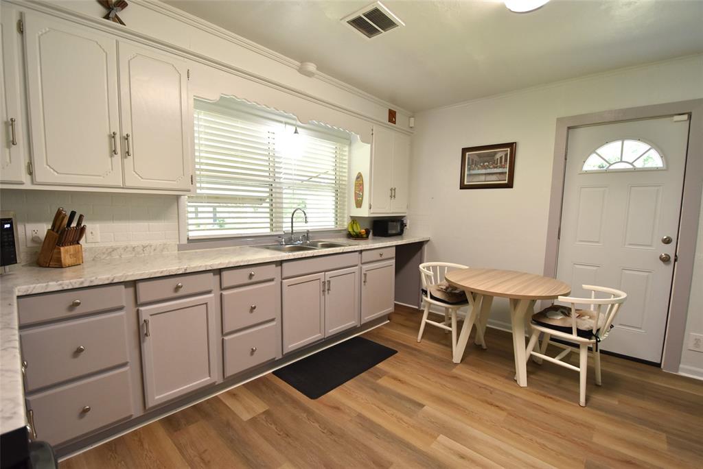 1612 Foster Avenue Property Photo 14