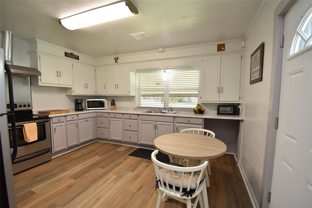 1612 Foster Avenue Property Photo 15