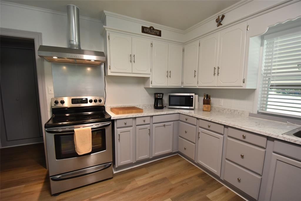 1612 Foster Avenue Property Photo 16