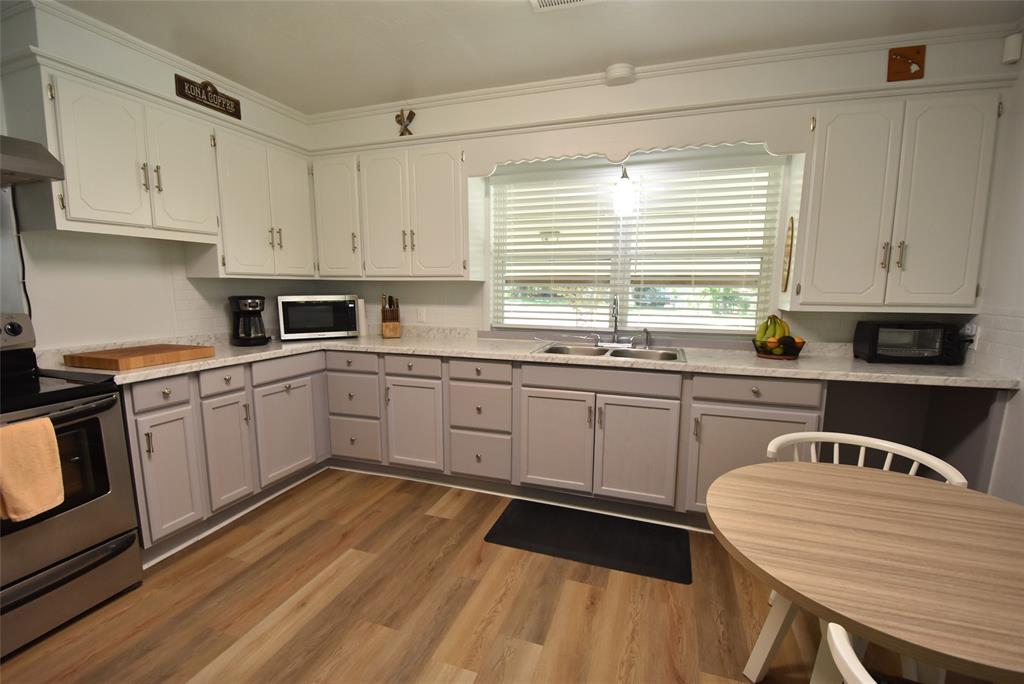 1612 Foster Avenue Property Photo 17