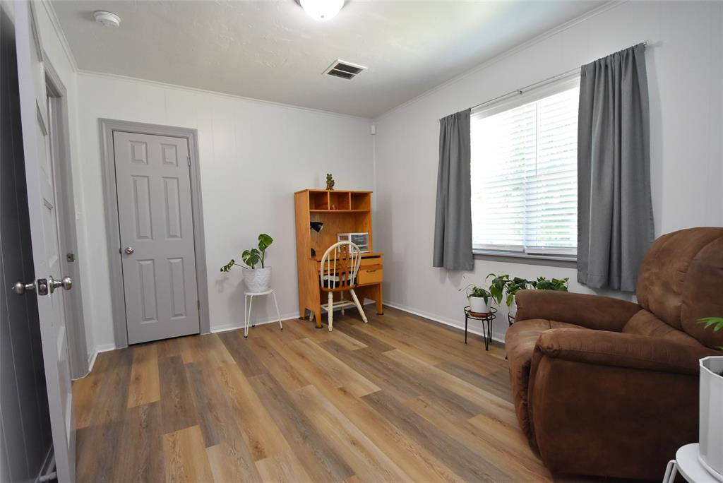 1612 Foster Avenue Property Photo 32