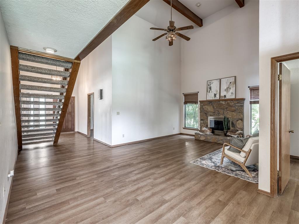 1111 Robin Hood Lane Property Photo 3