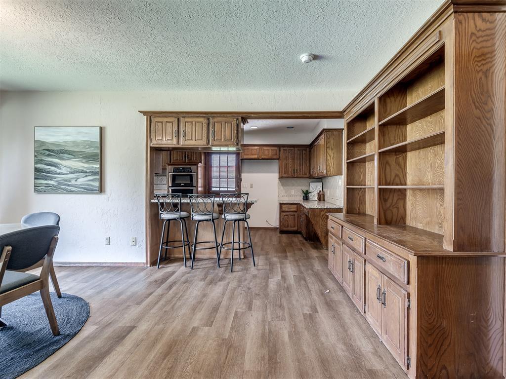 1111 Robin Hood Lane Property Photo 4