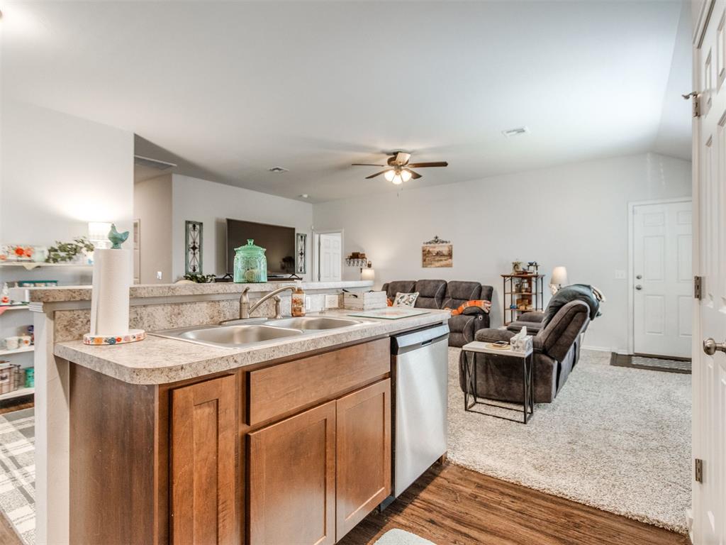 11036 Nw 94th Street Property Photo 4