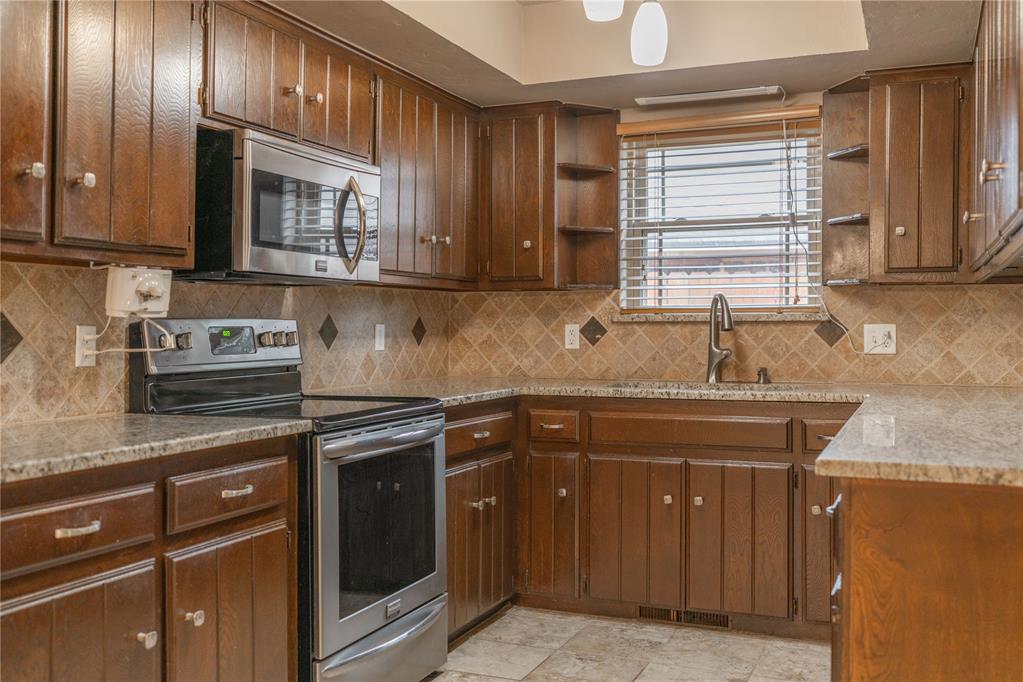 2513 Sw 95th Street Property Photo 8
