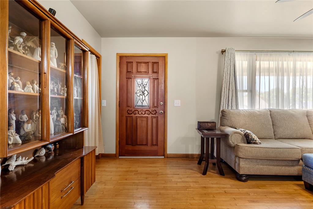 907 Ella Street Property Photo 7