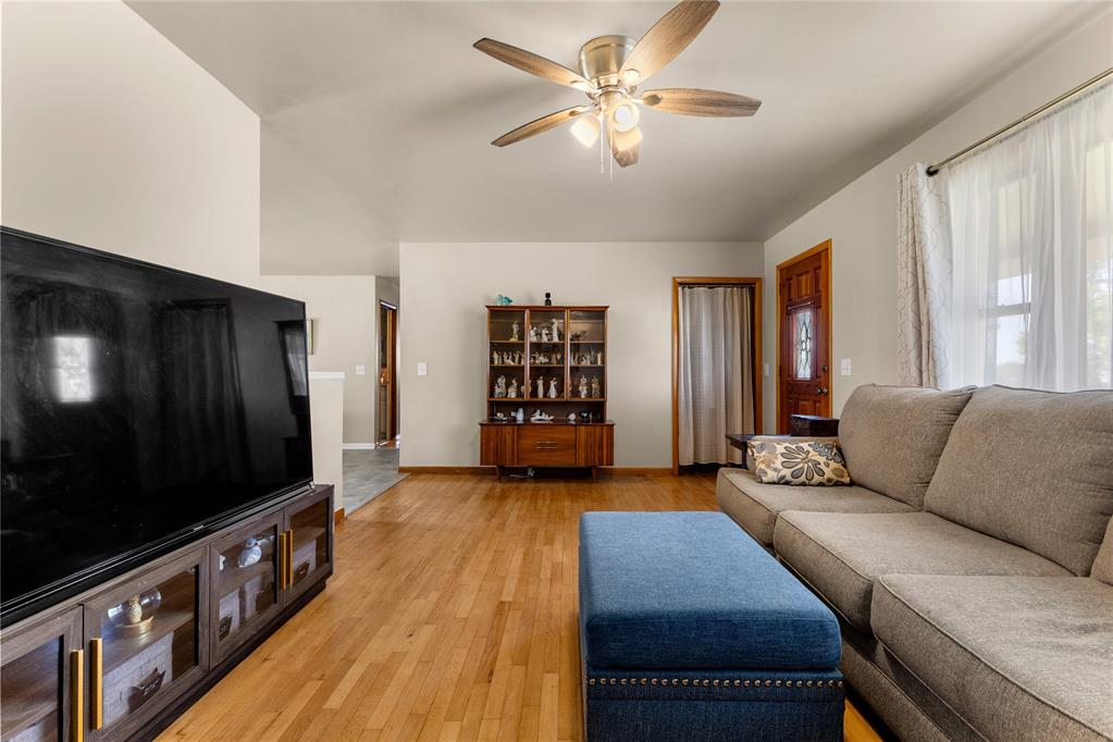 907 Ella Street Property Photo 8