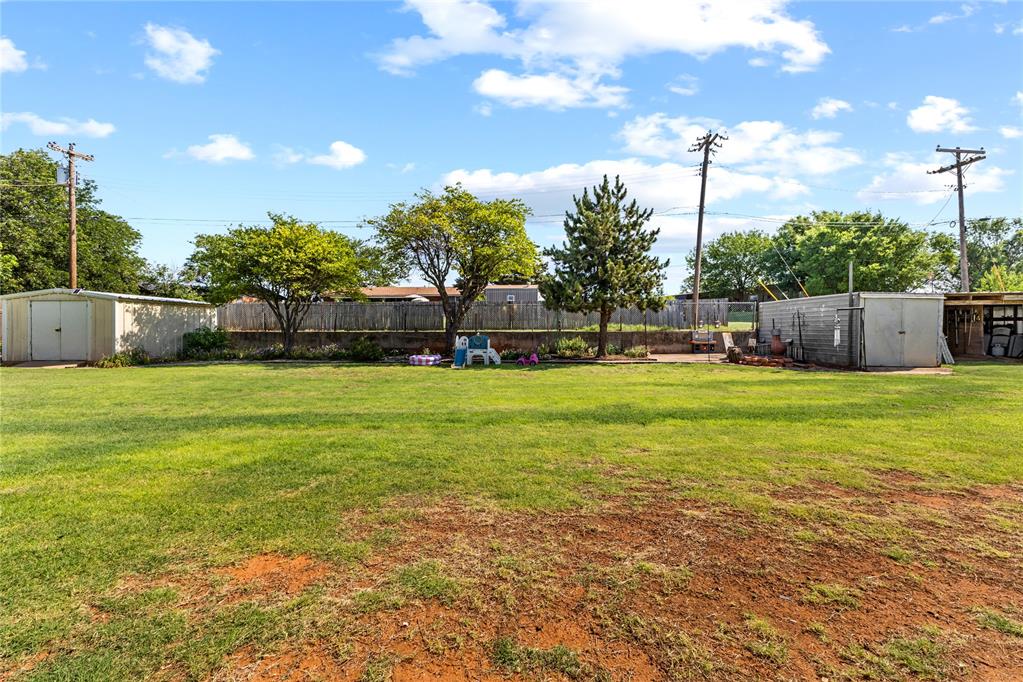 907 Ella Street Property Photo 29