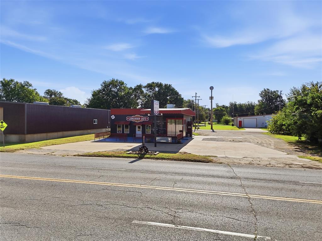 112 N Chisholm Trail Property Photo 7
