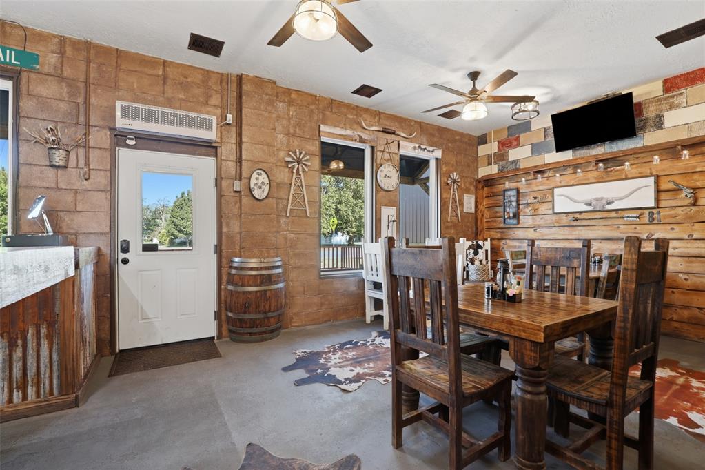 112 N Chisholm Trail Property Photo 16