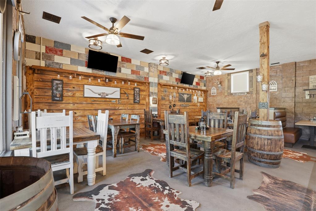 112 N Chisholm Trail Property Photo 17