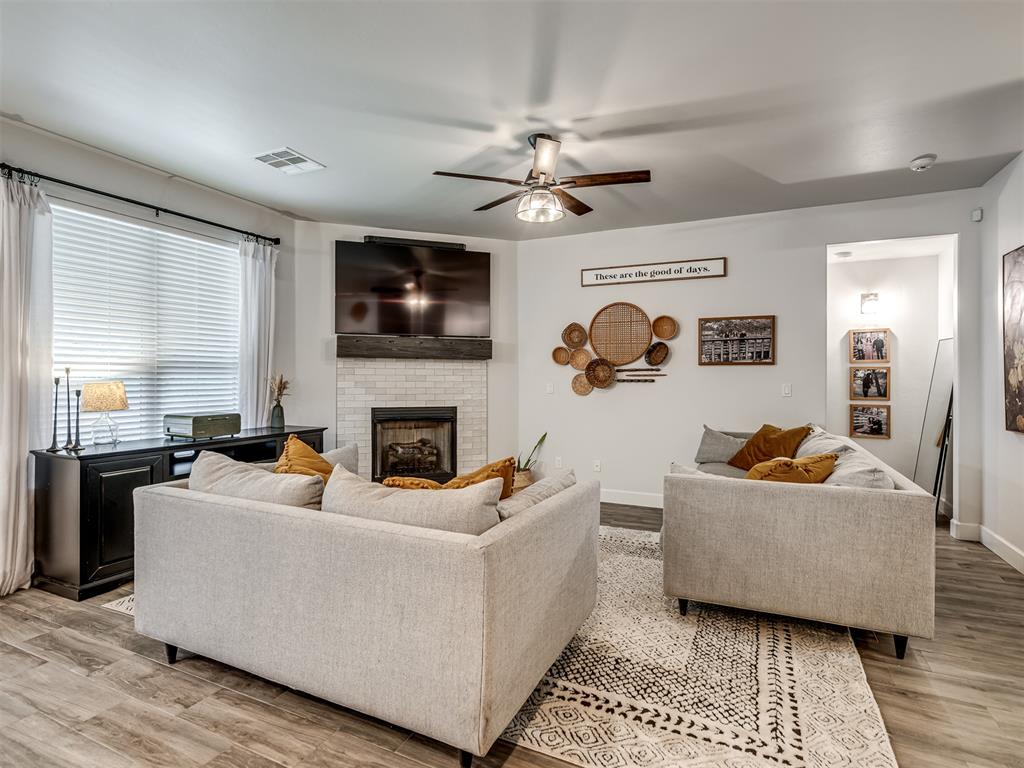 300 Mountain Laurel Way Property Photo 8