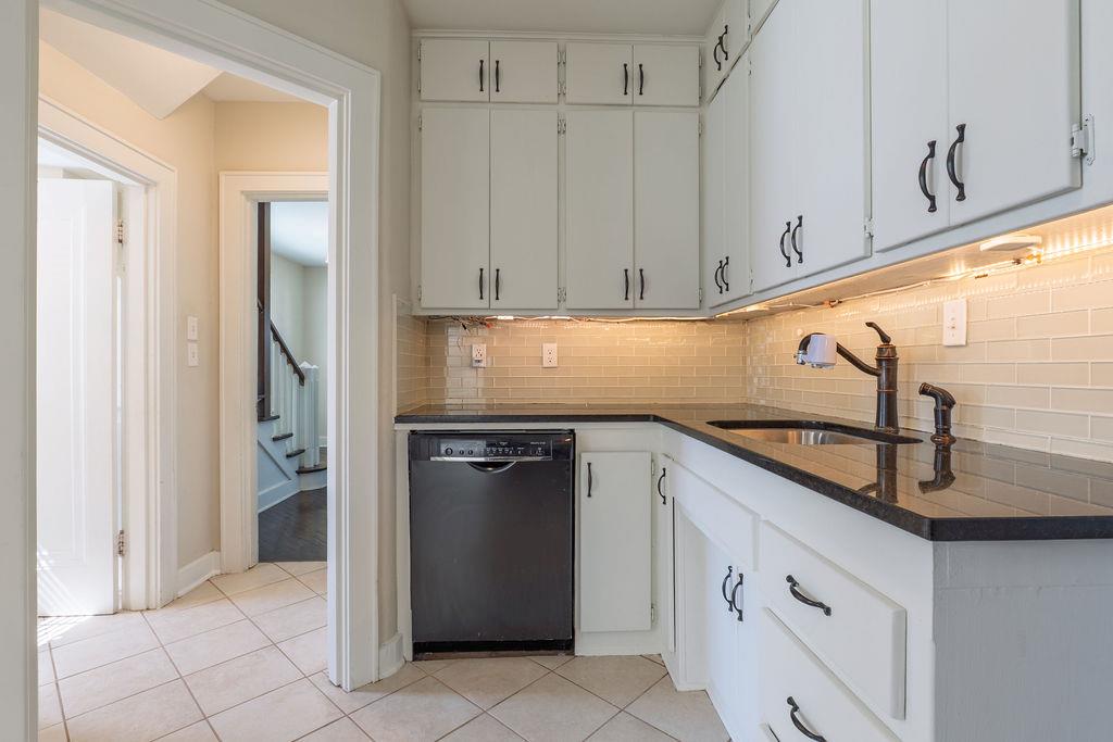 537 W Dill Street Property Photo 16