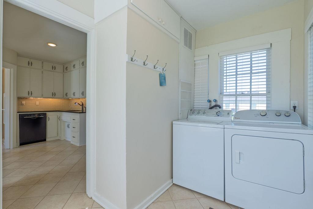 537 W Dill Street Property Photo 28