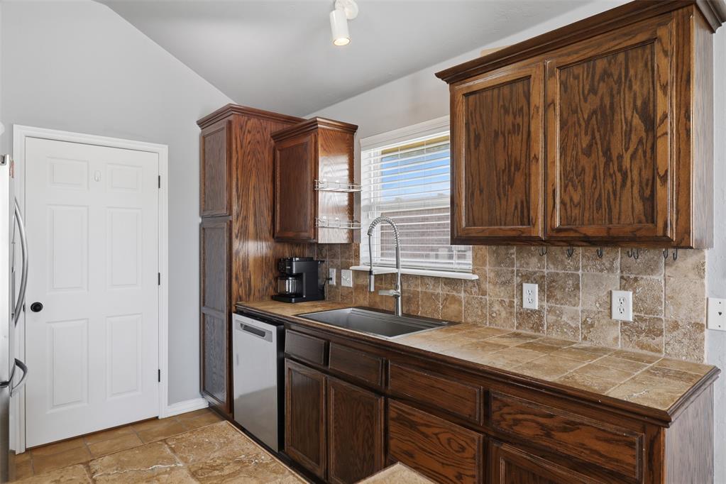 4205 Red Apple Terrace Property Photo 9