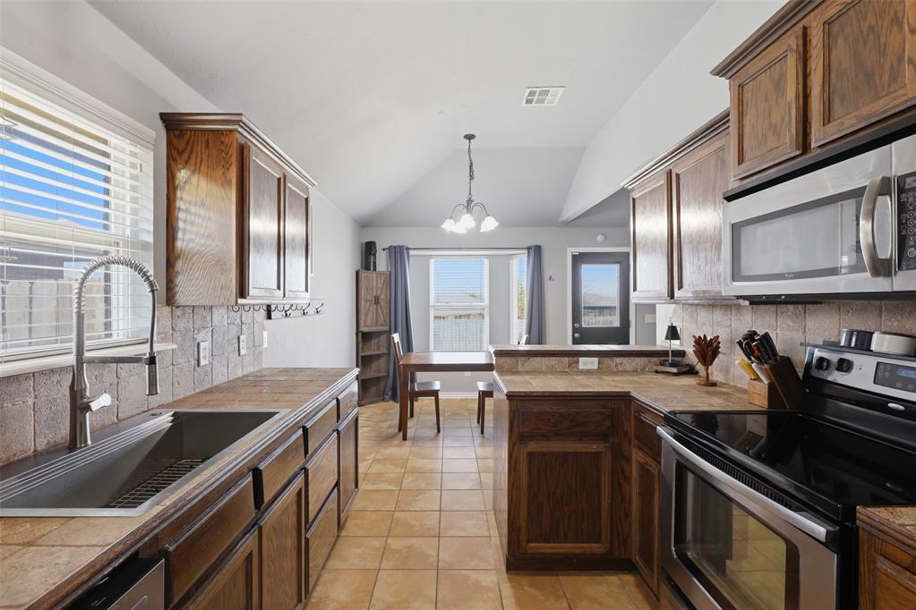 4205 Red Apple Terrace Property Photo 10