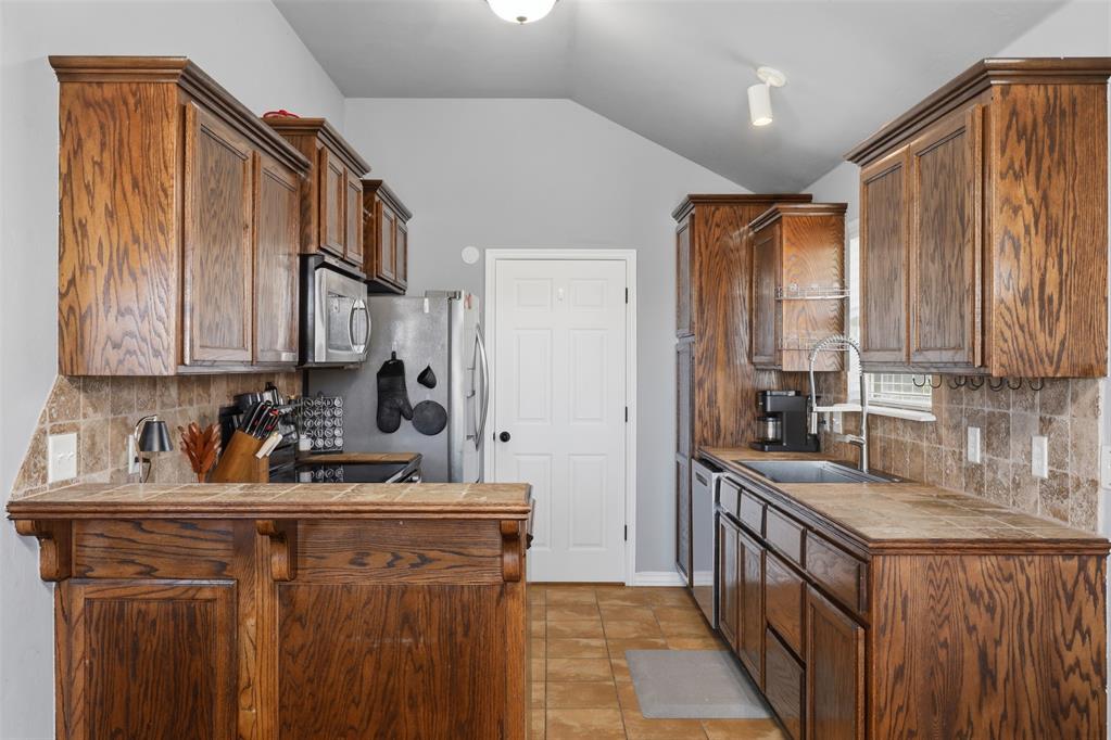 4205 Red Apple Terrace Property Photo 11