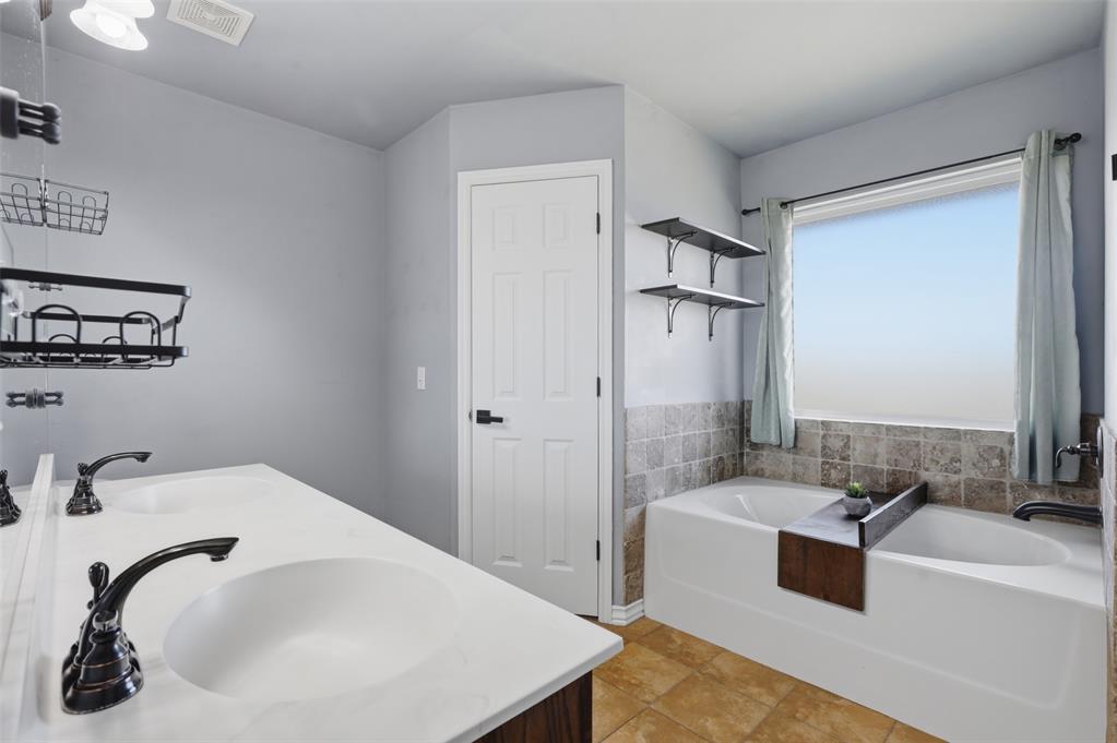 4205 Red Apple Terrace Property Photo 18