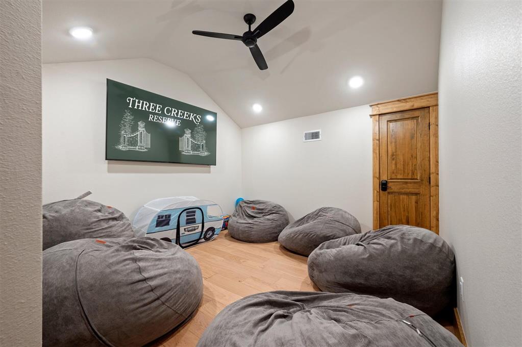 590 Three Creeks Road Property Photo 18