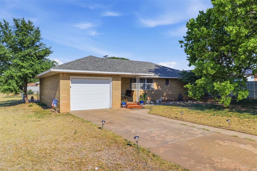 1105 N Canyon Street Property Photo 2