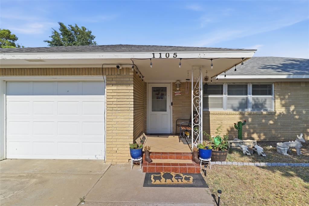1105 N Canyon Street Property Photo 3