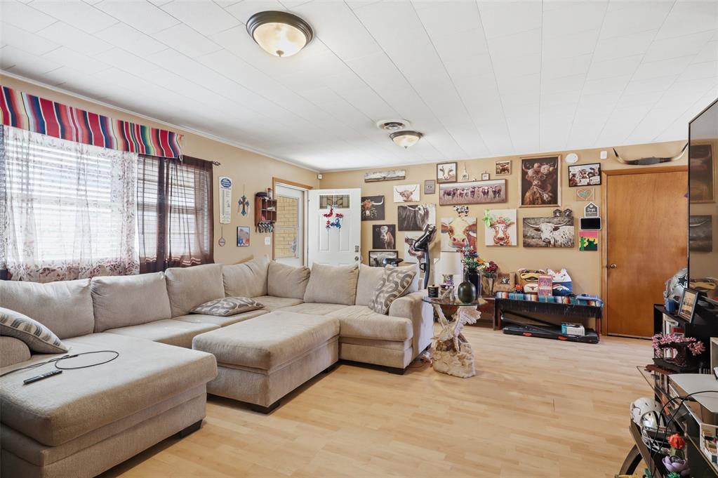 1105 N Canyon Street Property Photo 8