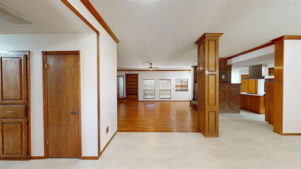 704 Sw 113th Street Property Photo 4