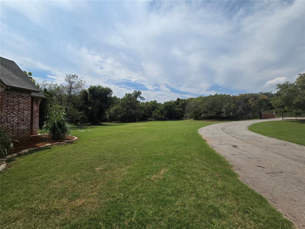 2800 E Hefner Road Property Photo 9
