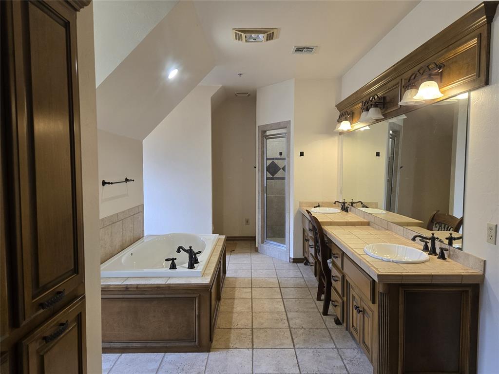 2800 E Hefner Road Property Photo 40