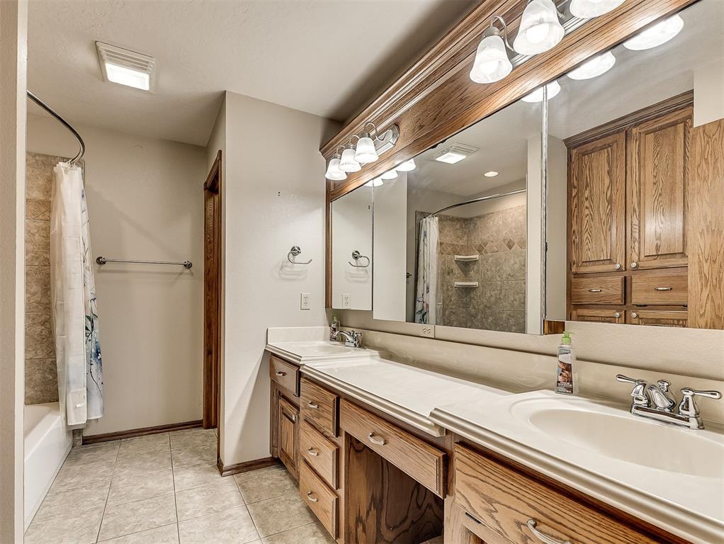 921 Hannah Dr Property Photo 32