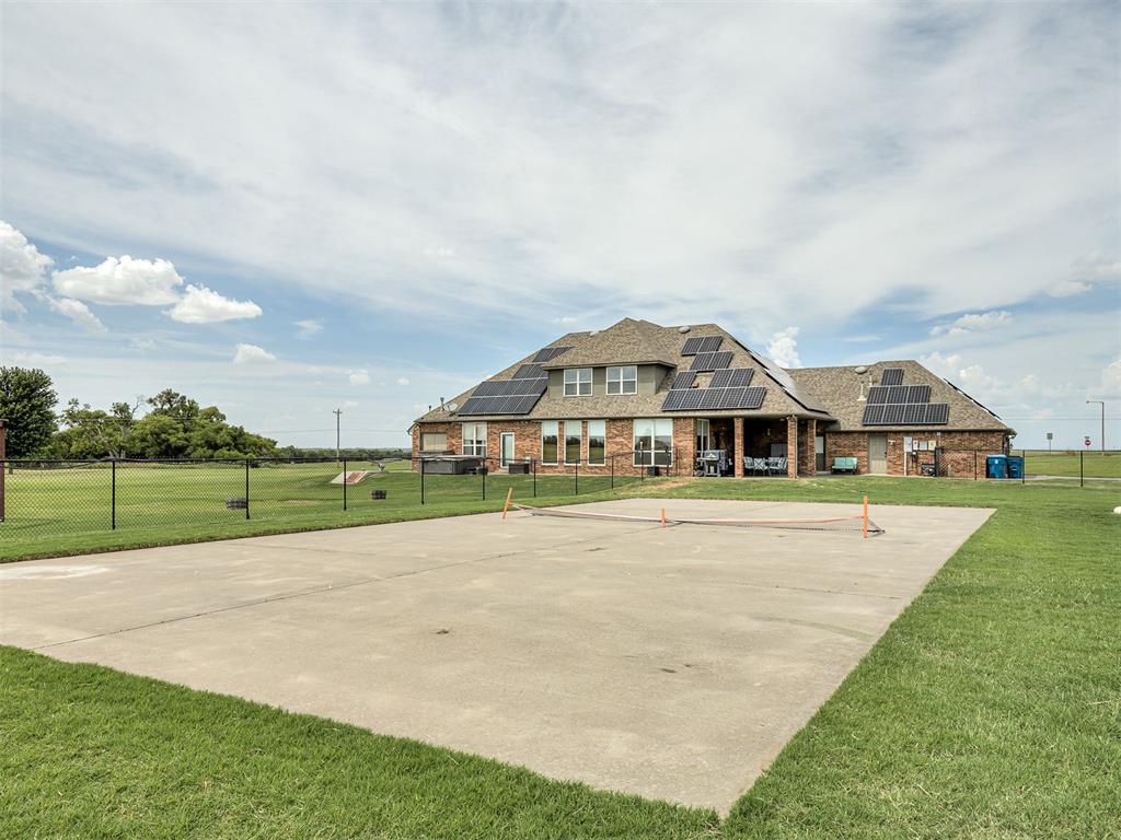 921 Hannah Dr Property Photo 41