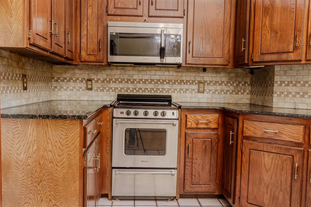 9809 S Brookline Avenue Property Photo 7