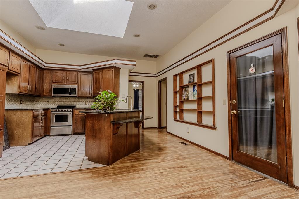 9809 S Brookline Avenue Property Photo 11