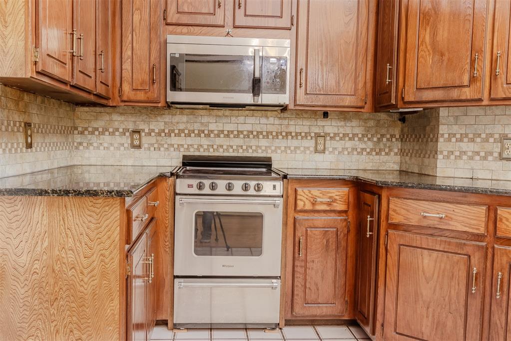 9809 S Brookline Avenue Property Photo 12