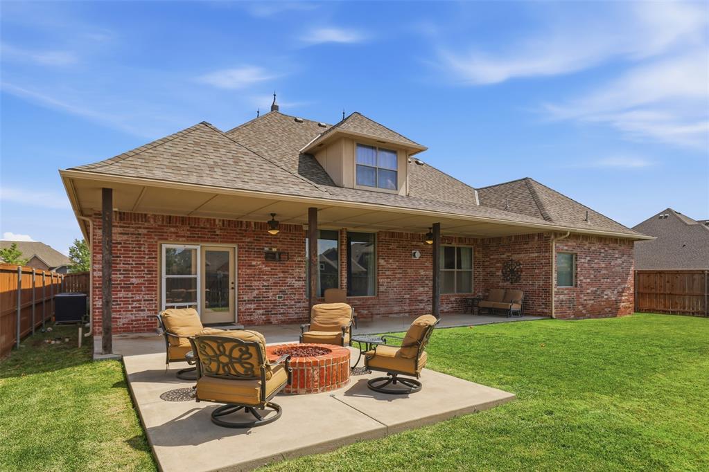13608 Cobblestone Curve Road Property Photo 3