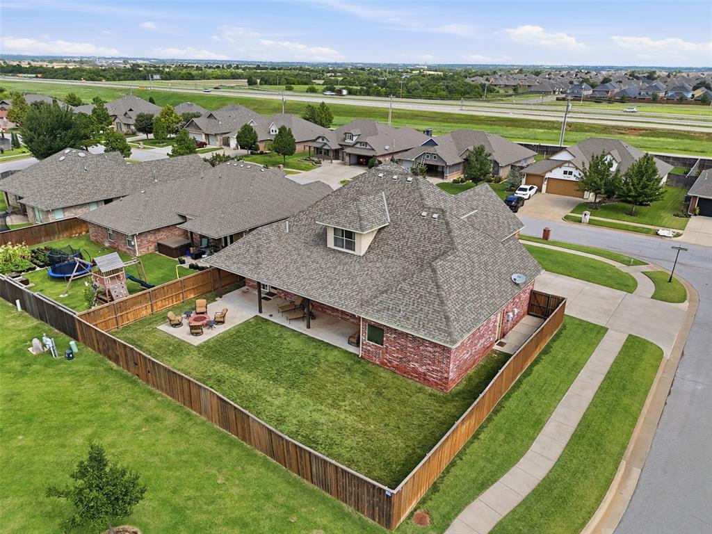 13608 Cobblestone Curve Road Property Photo 33