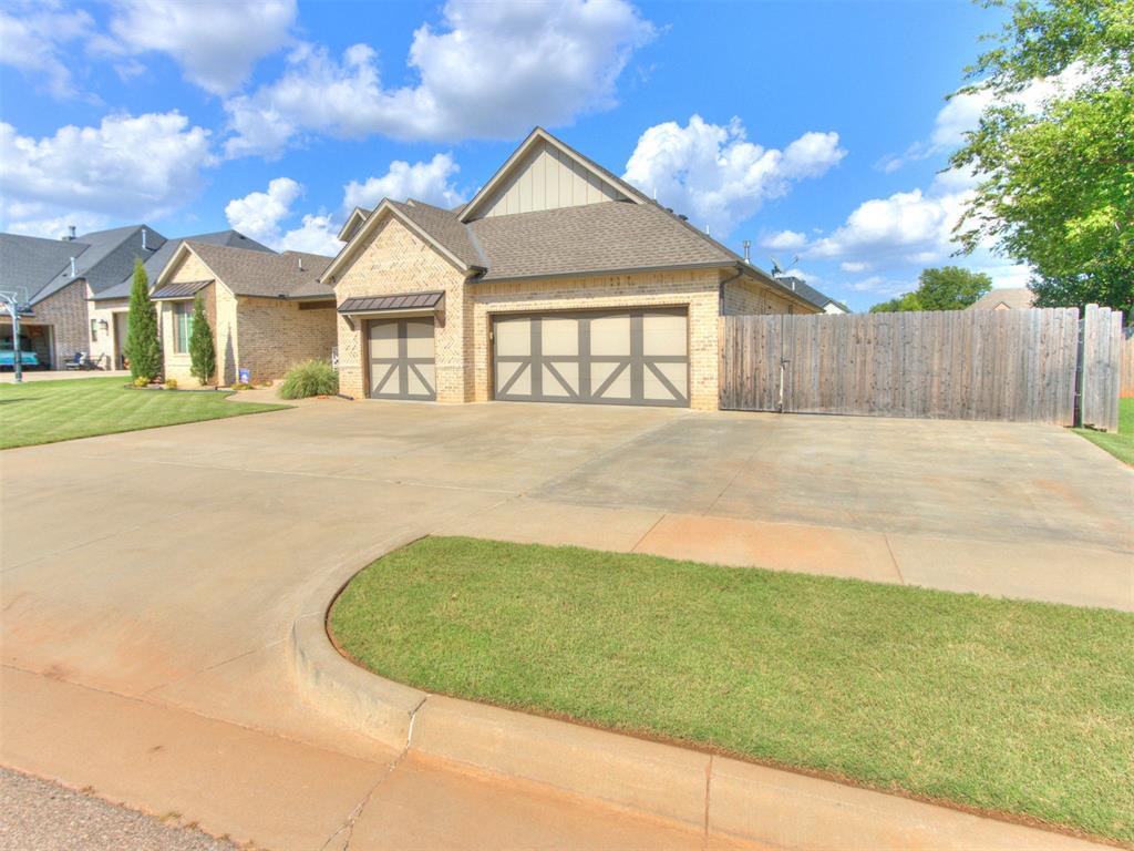 4304 Bridge Wood Lane Property Photo 4