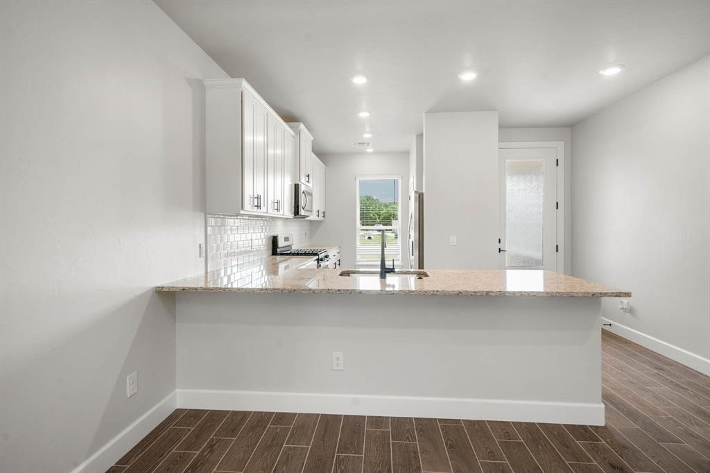 2375 Clubhouse Drive Property Photo 3