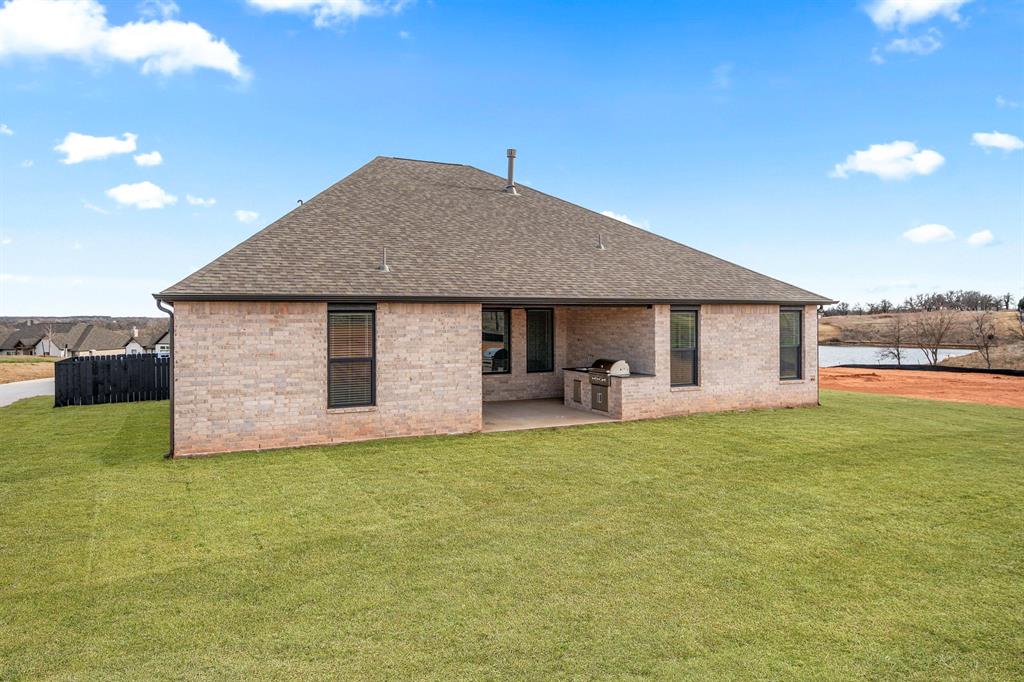 2288 Summit Circle Property Photo 18